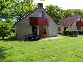 Detached holiday home on the recreational lake